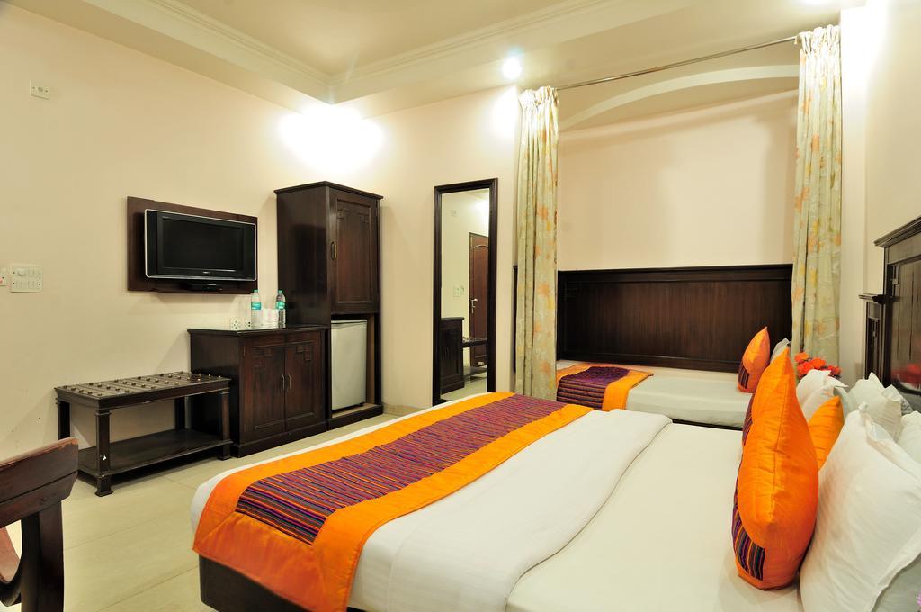 Hotel Legend - Walk-In From New Delhi Railway Station Nueva Delhi Habitación foto
